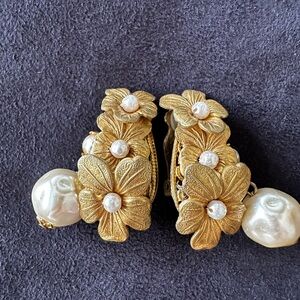 Miriam Haskell clip vintage earrings.